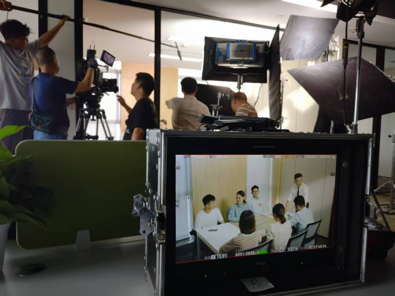 云梦县TVC拍摄公司：科技产品视觉化大师，诠释未来感与功能美学